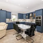 Holiday home Strawberry Stables Bristol