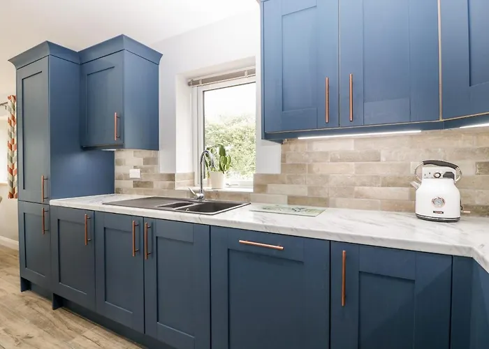 Strawberry Stables * 布里斯托