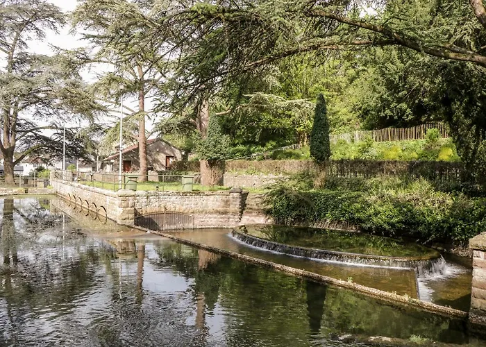 Strawberry Stables 度假居 *