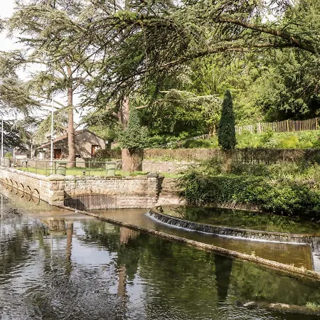 Strawberry Stables 度假居 *