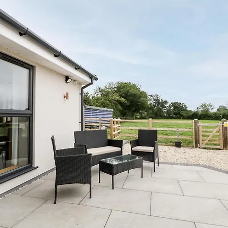 Strawberry Stables 度假居 *